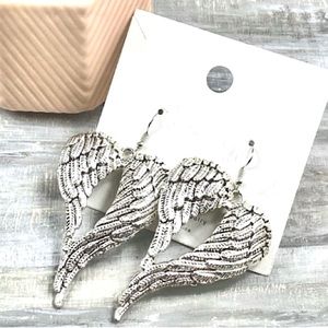 NWT Silver Toned Angel Wing Earrings Boutique Drop Dangle Earrings Heart Wings